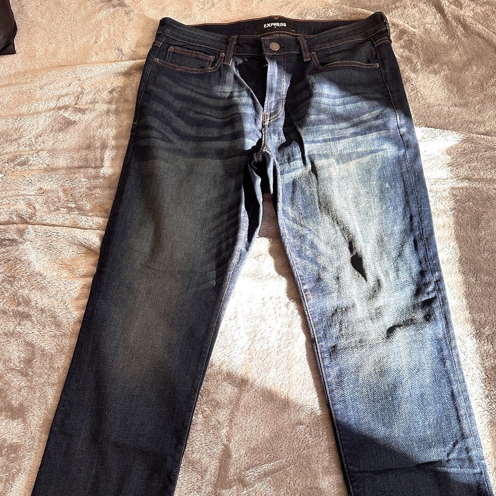 Express Men’s Classic Straight HYPER Stretch Dark Wash Jeans Size 33 x 30